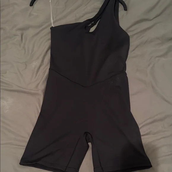 Sleek Black One-Shoulder One Piece Bodysuit - Picture 2 of 4
